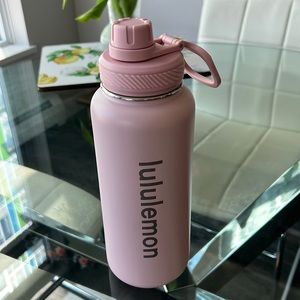 Lululemon back to life sport bottle 32oz